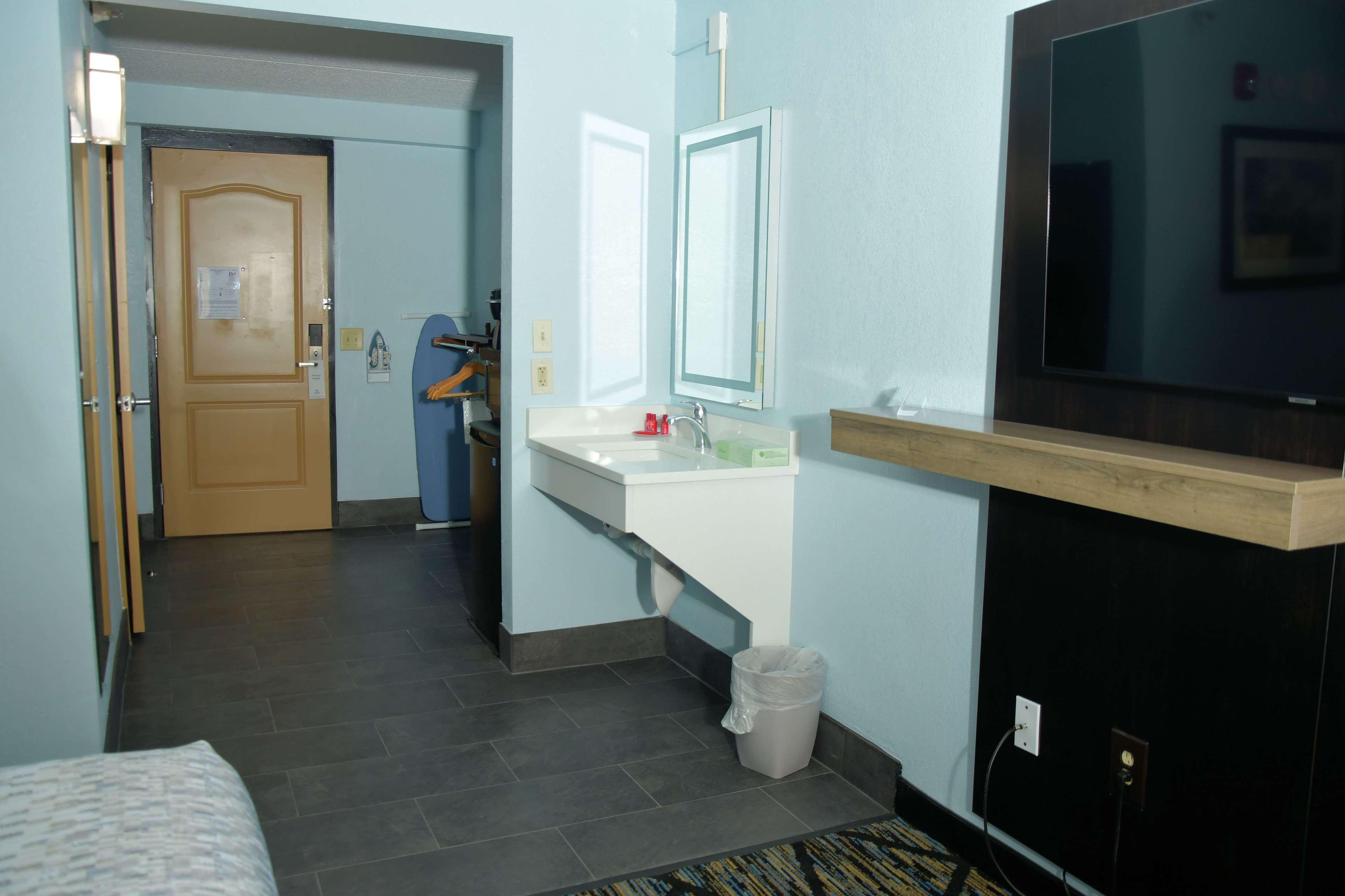 Clarion Pointe Jacksonville Near Camp Lejeune מראה חיצוני תמונה