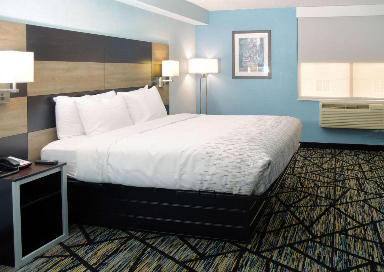 Clarion Pointe Jacksonville Near Camp Lejeune מראה חיצוני תמונה