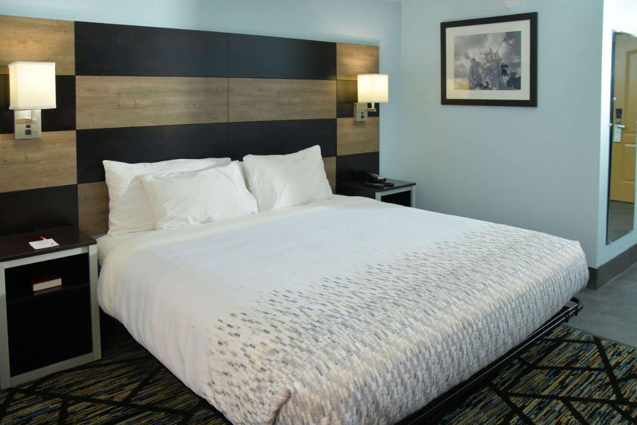 Clarion Pointe Jacksonville Near Camp Lejeune מראה חיצוני תמונה