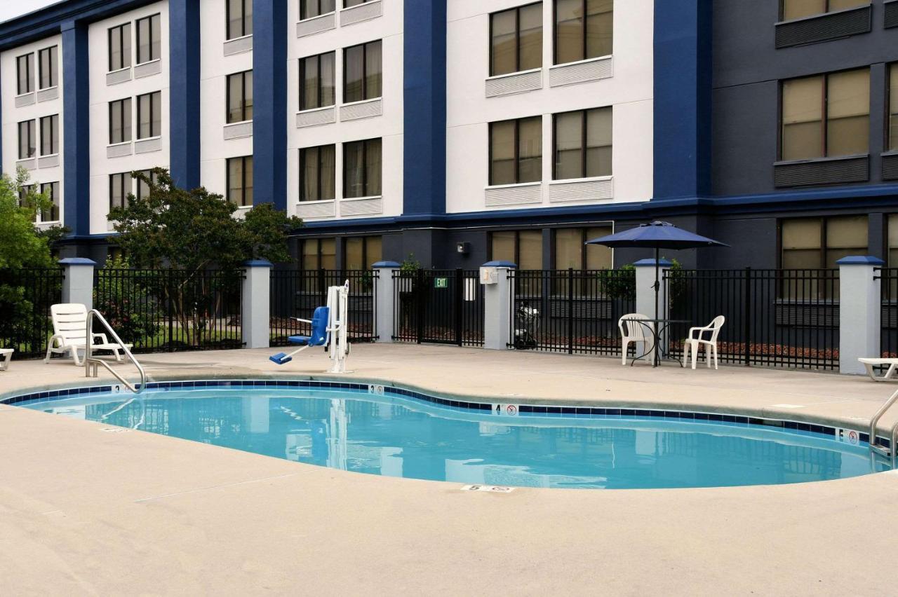 Clarion Pointe Jacksonville Near Camp Lejeune מראה חיצוני תמונה