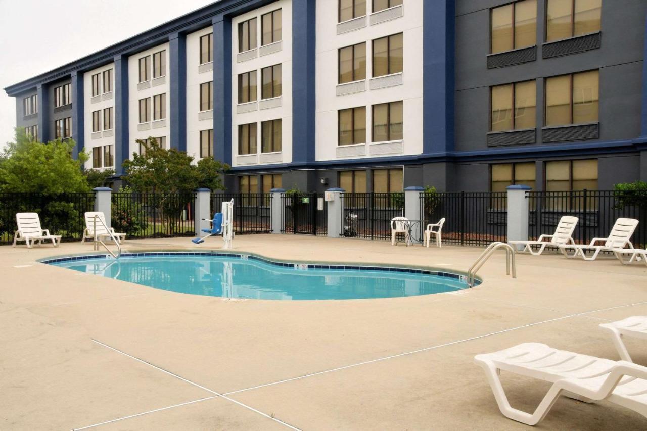 Clarion Pointe Jacksonville Near Camp Lejeune מראה חיצוני תמונה